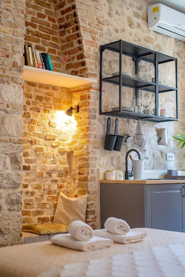 Guest house Rooms And Apartments Djanovic Split