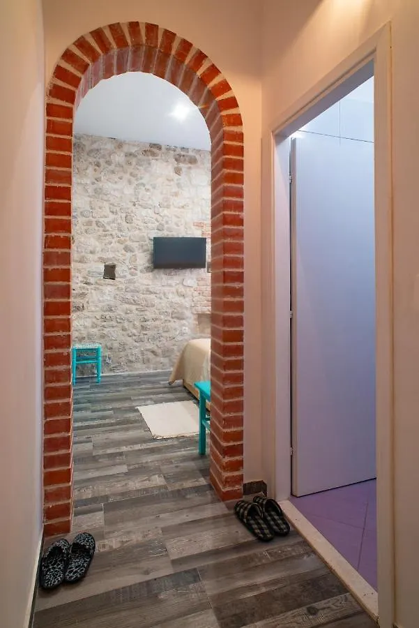 Guest house Rooms And Apartments Djanovic Split