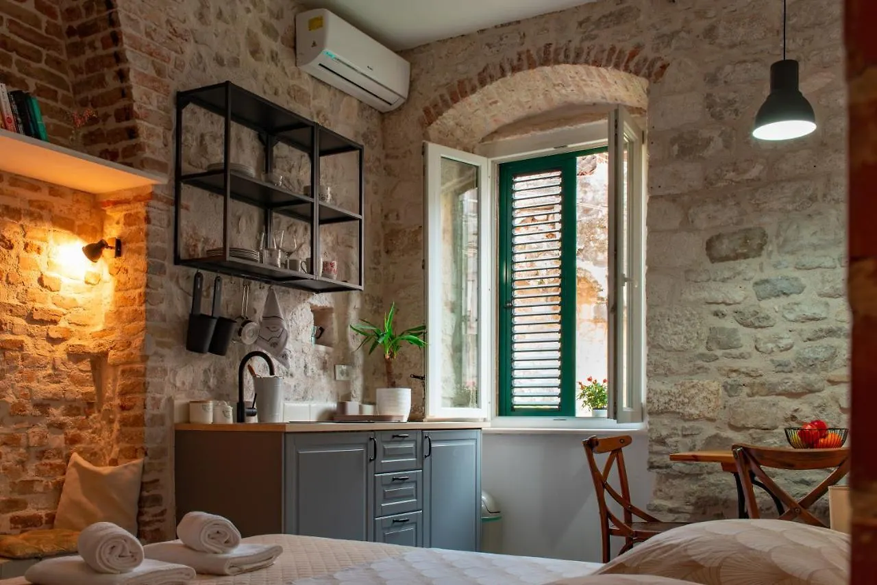 Rooms And Apartments Djanovic Split Guest house